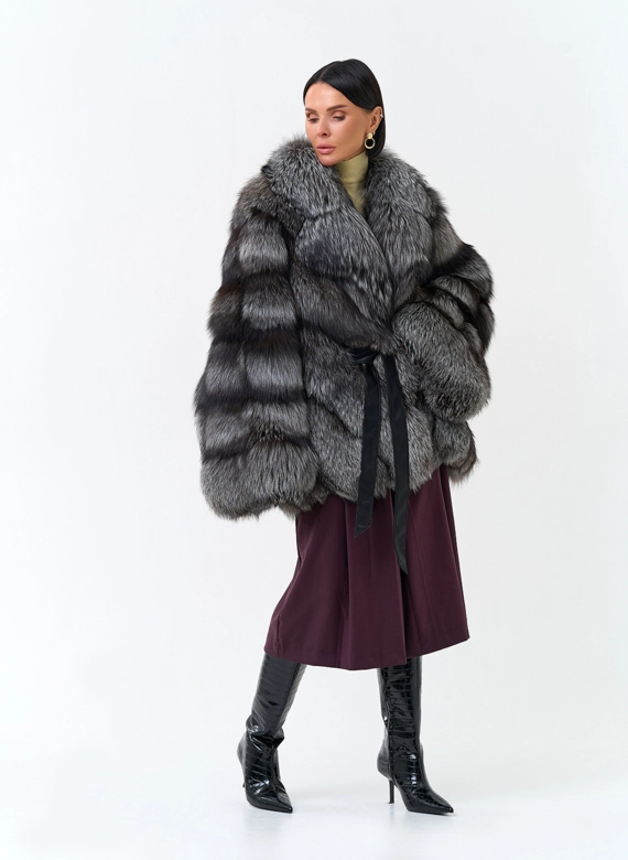 Женская шуба из меха чернобурой лисы фото