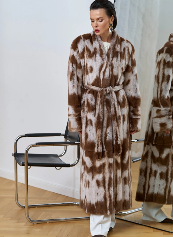 Шуба из норки с анималистичным принтом