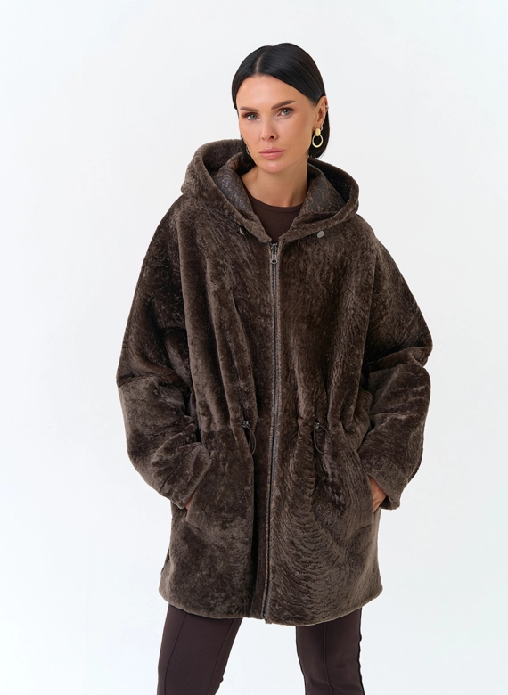 Женская двухсторонняя дубленка из натурального меха с капюшоном фото