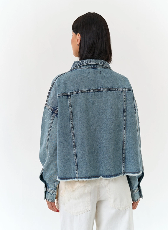 Женская джинсовая куртка со стразами