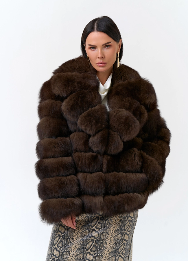 Короткая шуба из меха песца с английским воротником модель № 33759 меха малина