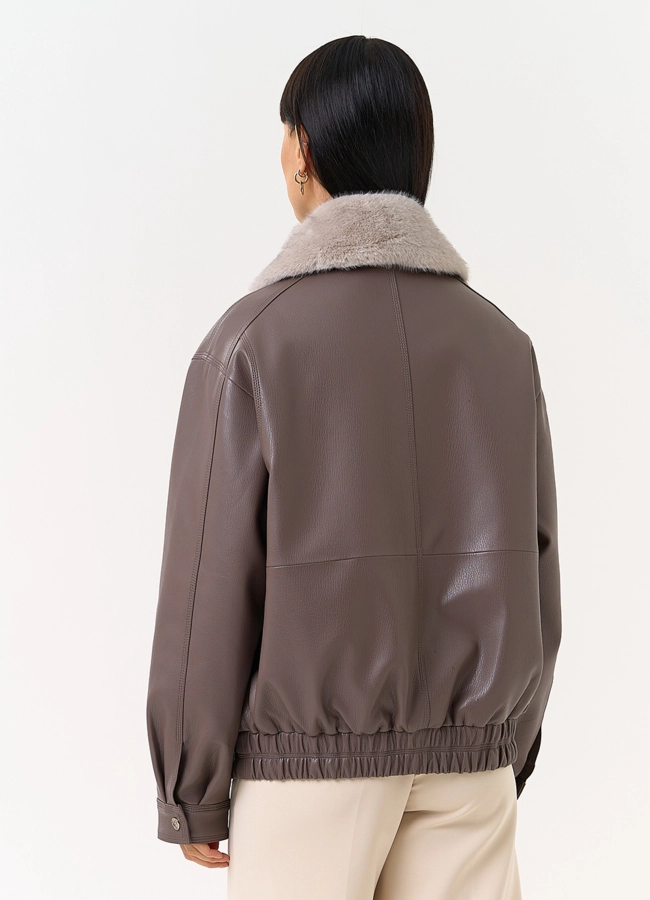 фото Женская утепленная куртка из эко кожи в бежевом цвете модель № 30702