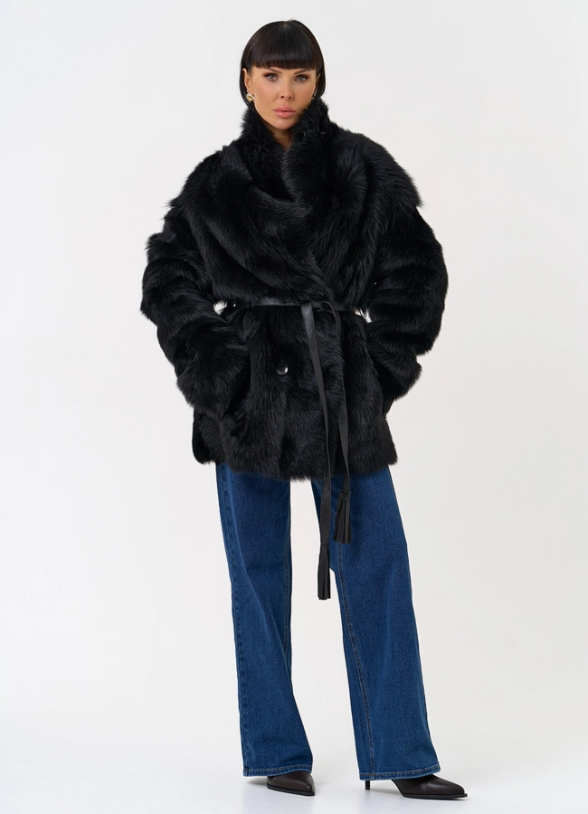 Двухсторонняя дубленка черного цвета с декоративным поясом модель № 31618 универмаг малина